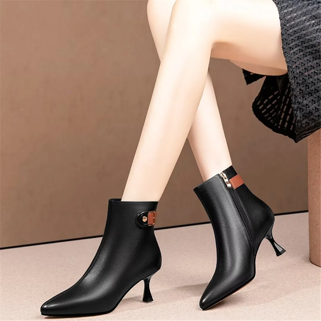 Veltique Chic Zippered Ankle Booties